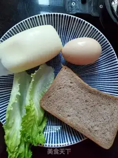 Make Soup eggs, black and wheat sandwiches step 0
