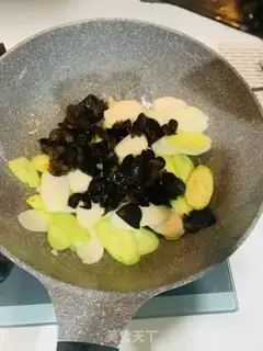 Make Cucumber screech step 4