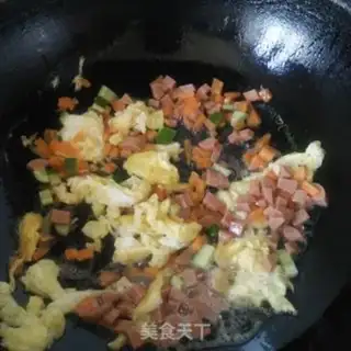 Make The cucumber carrot makes rice step 2