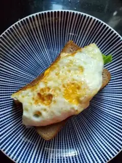 Make Soup eggs, black and wheat sandwiches step 5