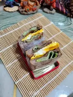 Make Soup eggs, black and wheat sandwiches step 10