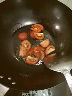 Make Fungus tomato egg soup step 1