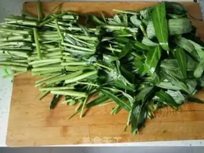 Make Garlic cabbage step 1