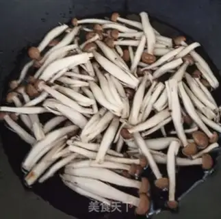 Make Crab mushrooms and silk melons step 2