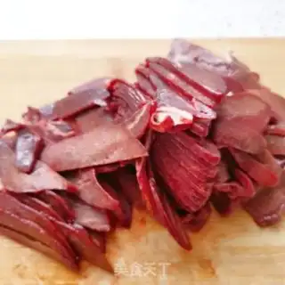 Make Twin peppers, pork liver step 1