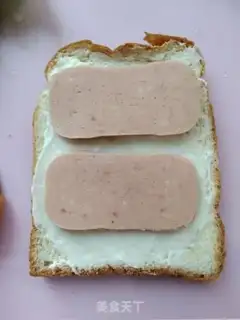 Make Lettuce lunch sandwich step 2