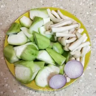 Make Smelt mushroom and egg bouquet step 1