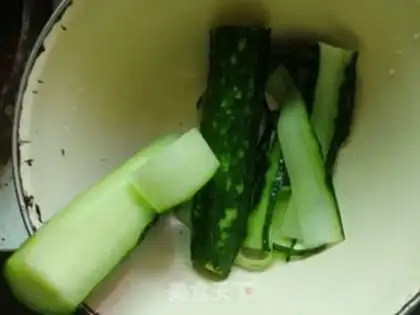 Make Sesame sauce and cucumber step 0