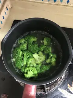 Make Shrimp fried broccoli step 0
