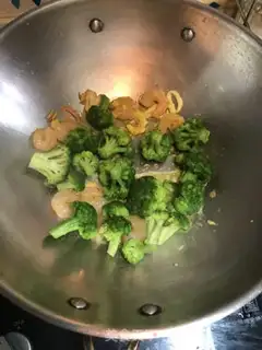 Make Shrimp fried broccoli step 4