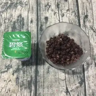Make Red bean cranberry cream step 0