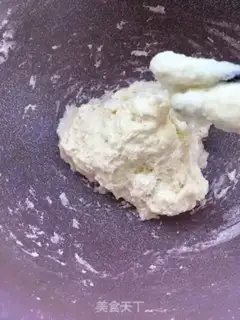 Make Snack pie in front of the car step 3