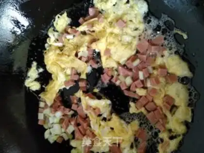 Make Curry cucumber ham and rice step 2