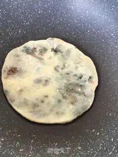 Make Snack pie in front of the car step 23