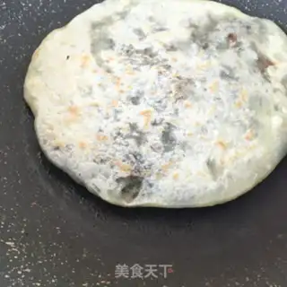 Make Snack pie in front of the car step 25