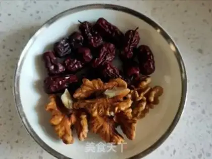 Make Red dates, bean milk step 1
