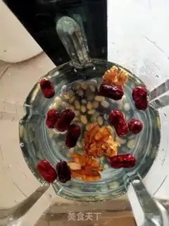 Make Red dates, bean milk step 2