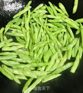 Make Four seasons of bean fried meat step 2