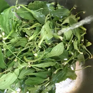 Make Dry tea in front of the car step 3