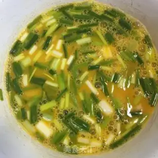 Make Onion eggs fried bitter melons step 1