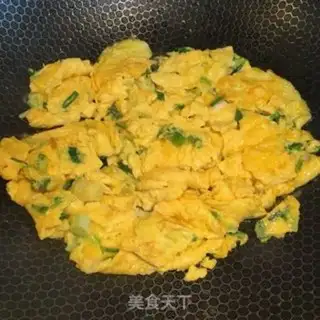 Make Onion eggs fried bitter melons step 2