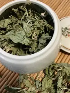 Make Dry tea in front of the car step 9