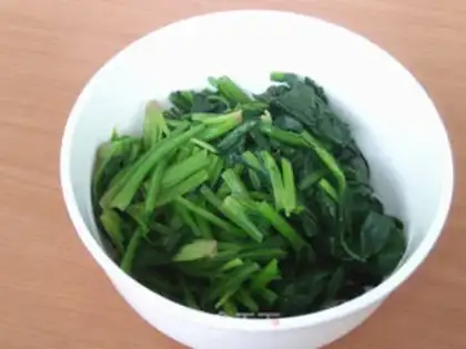Make Shrimp chow and spinach step 5