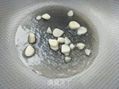 Make A garlic fan step 3