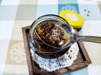 Make Homemade pepper oil step 4