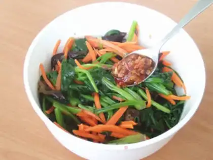 Make Shrimp chow and spinach step 7