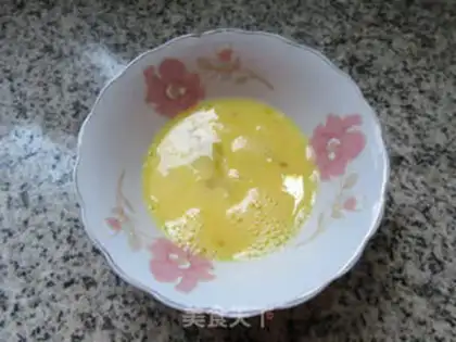 Make Eggs, watermelon, tofu step 3