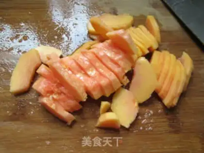 Make Watermelon peeled papayas step 1
