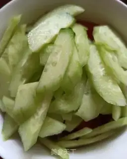 Make Tomato cucumber noodles step 1