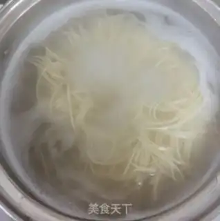 Make Tomato cucumber noodles step 4