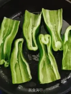 Make Shrimp-skinned green pepper step 2
