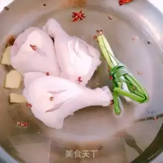 Make Onion fried potato chips step 1