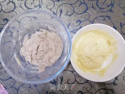 Make Black whole wheat toast in corn oil step 0