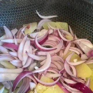 Make Onion fried potato chips step 3