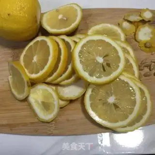 Make Lemon honey water step 2