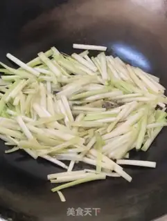 Make Scrambled eggs step 1