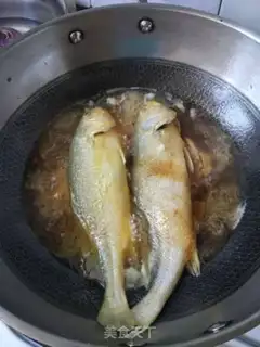 Make Squirt the yellowfish step 4