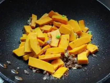 Make Pumpkin burning with meat step 3