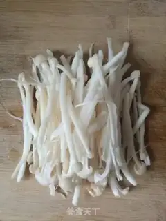 Make Spicy white mushroom fried eggs step 0