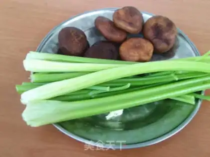 Make Celery with mushrooms step 0