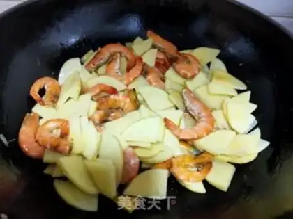 Make Crayfish and potatoes step 7