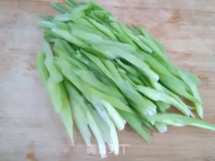Make Celery with mushrooms step 1