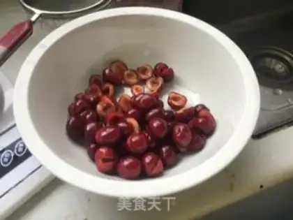 Make Cherry cocktails step 0