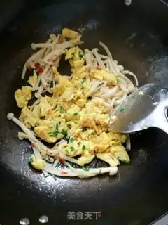 Make Spicy white mushroom fried eggs step 6