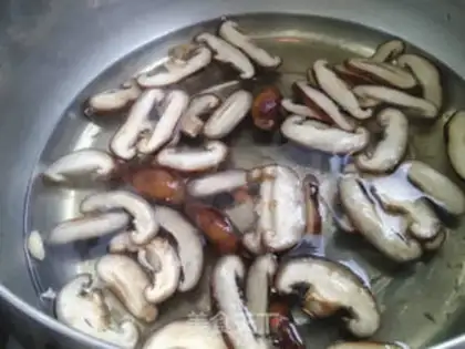 Make Celery with mushrooms step 4