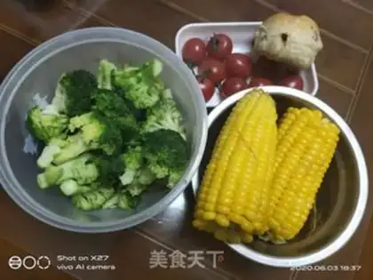 Make A salad for the eggs in the blue step 0
